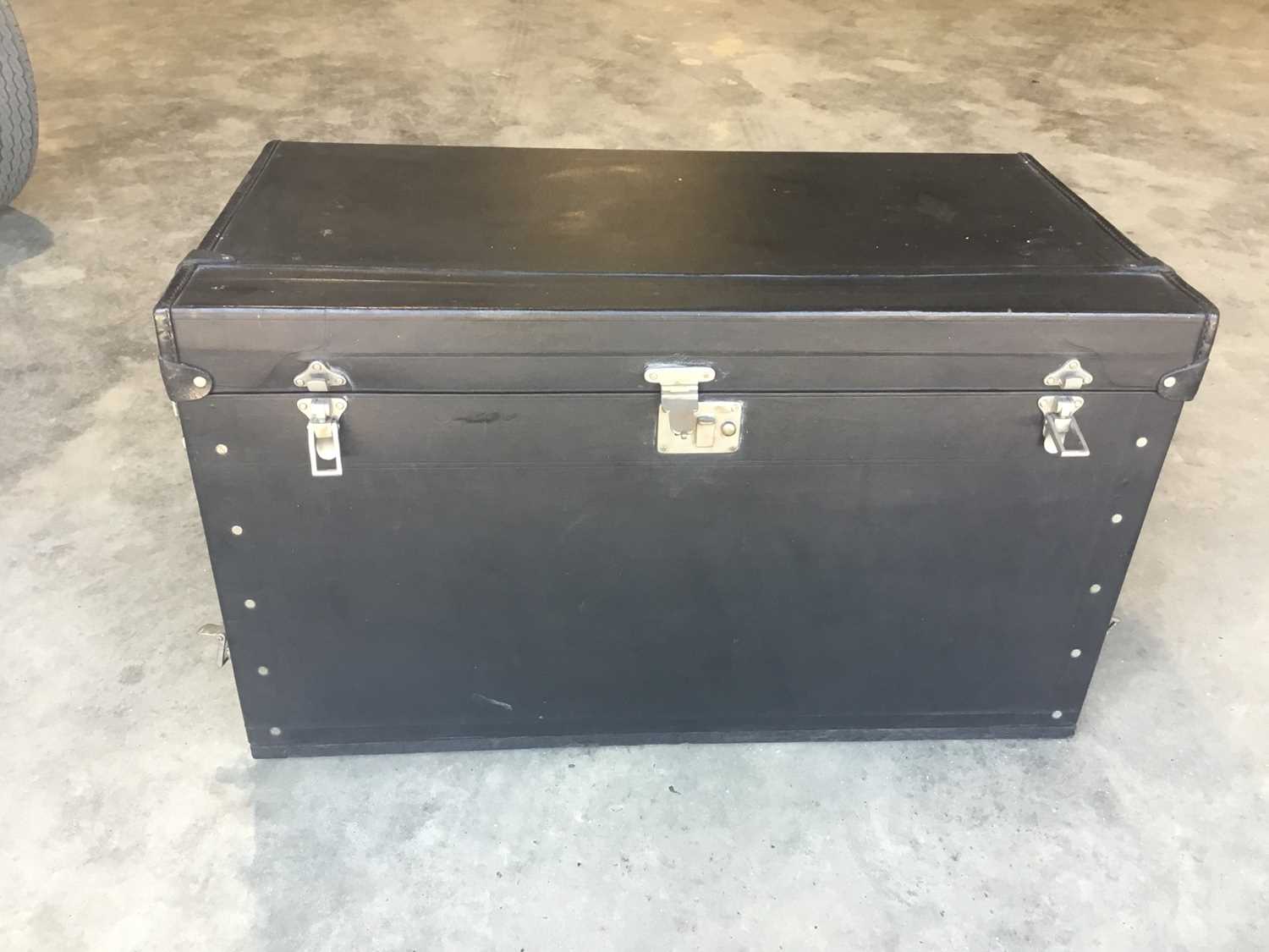 Lot 32 - Good quality vintage car trunk by Brooks