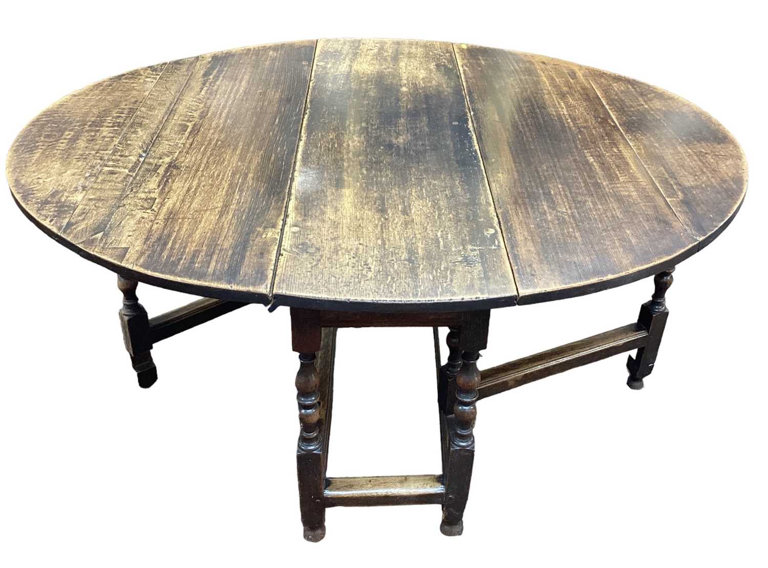 Lot 1567 - 18th century oval gateleg dining table