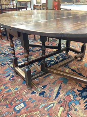 Lot 1567 - 18th century oval gateleg dining table