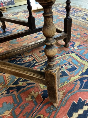 Lot 1567 - 18th century oval gateleg dining table