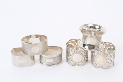 Lot 416 - Pair Edwardian silver napkin rings with pierced decoration (Birmingham 1902)