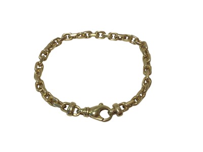 Lot 47 - Heavy 18ct yellow gold bracelet with mariner style links