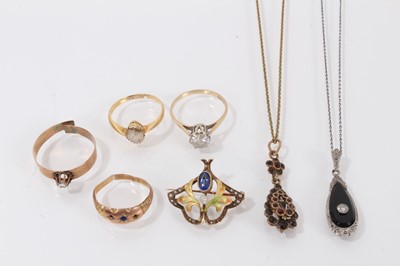 Lot 321 - Group of jewellery to include an Art Nouveau sapphire and enamel brooch, four gold dress rings and two pendants