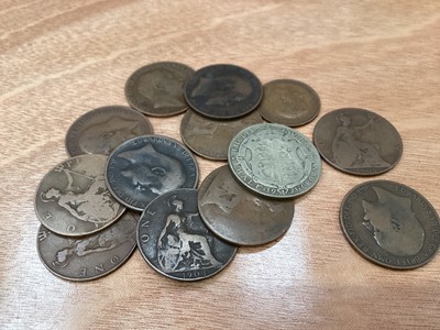 Lot 425 - World - Mixed coins & banknotes to include Netherlands gold 5 Gulden 1826B VF set in yellow metal mount with 18ct gold chain (N.B. Total Wt. 9.5gms) & other issues (Qty)