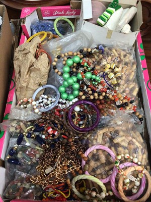 Lot 1020 - Large quantity of costume jewellery, mostly new old stock (3 boxes)