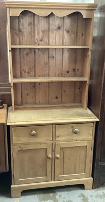 Lot 1240 - Antique pine dresser