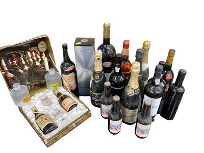 Lot 89 - Twenty assorted bottles to include champagne, port etc