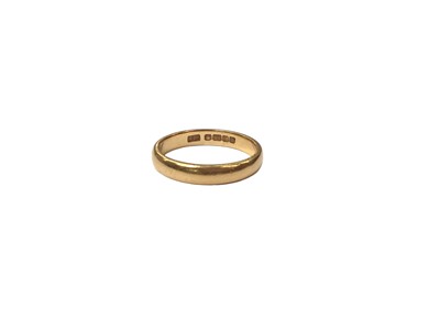 Lot 1009 - 22ct gold wedding ring