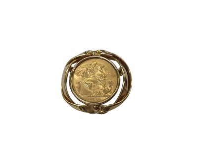 Lot 1010 - Edwardian gold full sovereign, 1914, in a 9ct gold brooch mount