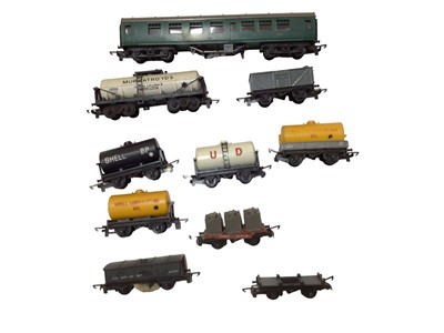 Lot 1818 - Triang TT gauge train set