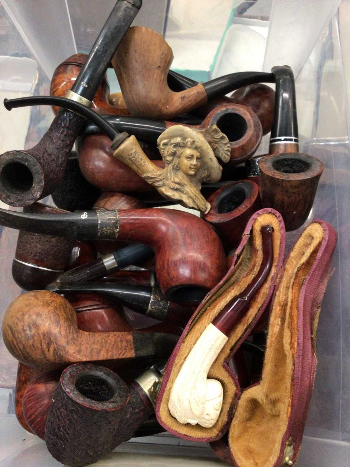 Pipe Collection Lot Lot 374 - Collection of pipes, mainly Peterson