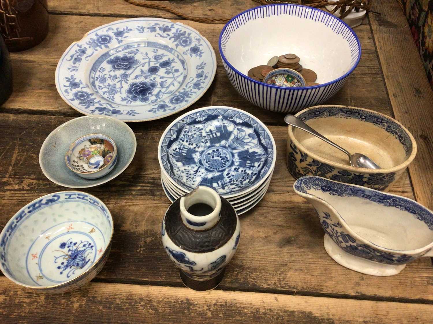 Lot 44 - 18th century delft plate, Chinese porcelain and other sundries