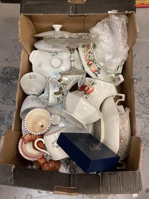 Lot 619 - Two dinner and tea sets