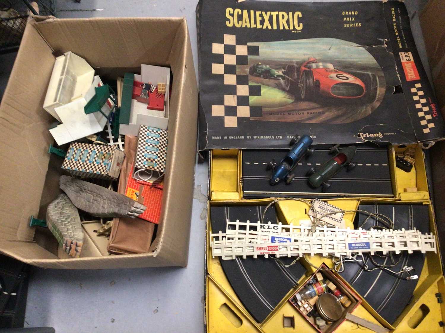 Lot 333 - Vintage Scalextric track, buildings and cars