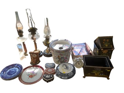 Lot 231 - Three Edwardian oil lamps, early 20th century Educational magazines, tôle ware style planters, Victorian flo-blue pottery plates, Limoges plate, Wedgwood trinket dishes and sundries