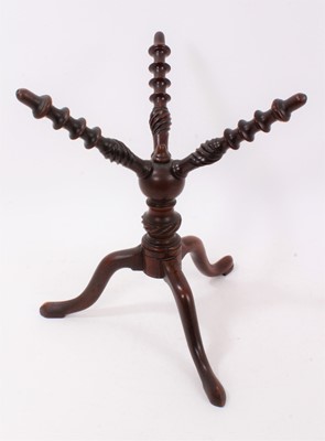 Lot 1262 - George III turned wooden ‘cat’ or plate stand