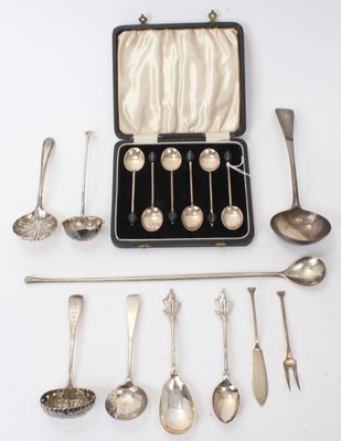 Lot 276 - Small group of silver including cased coffee spoons, various other spoons