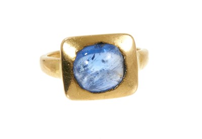 Lot 340 - Medieval style sapphire single stone ring in gold setting