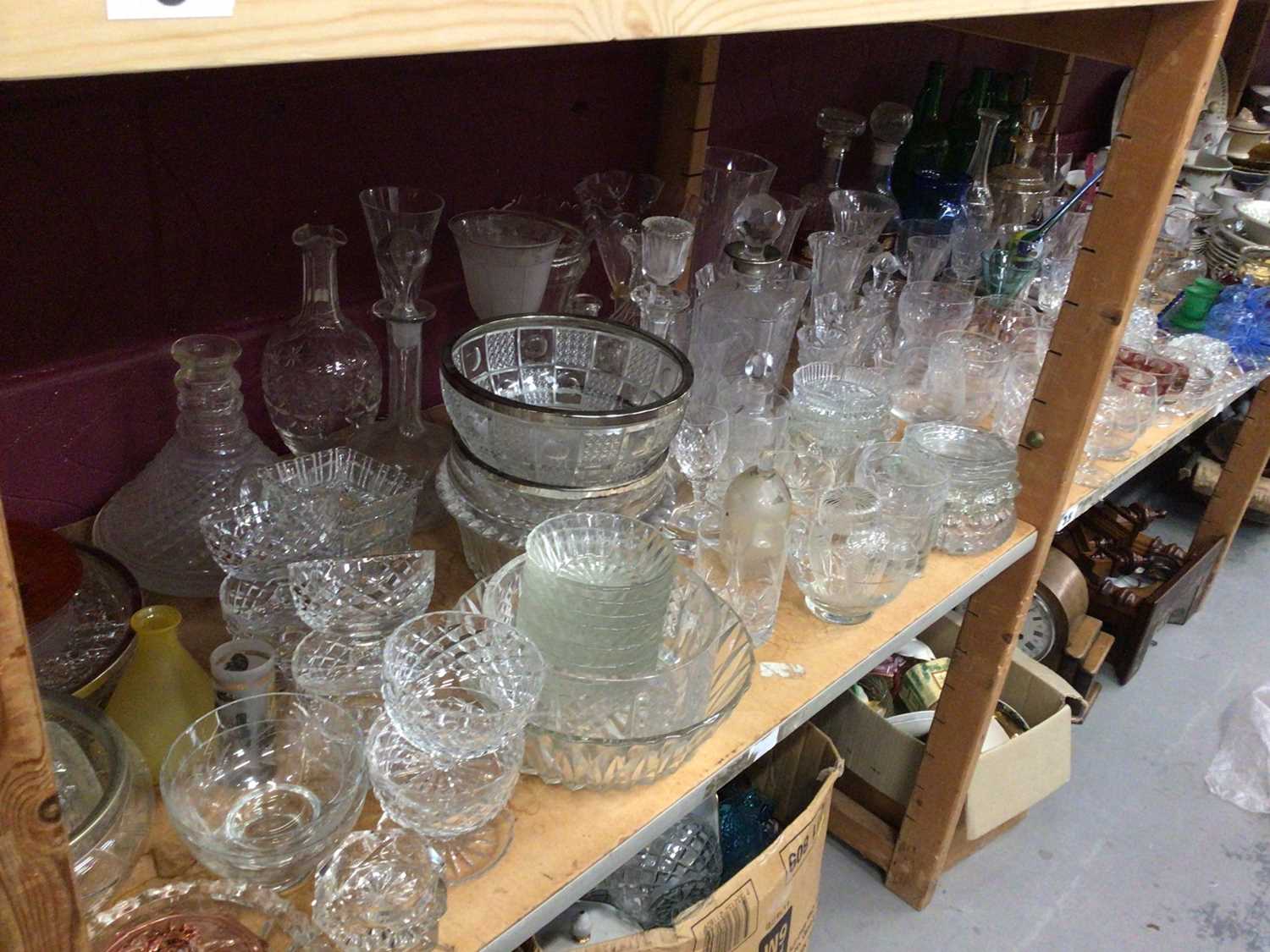 Lot 642 Large quantity of mixed glassware