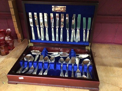 Lot 668 - Canteen of Elkington silver plated cutlery