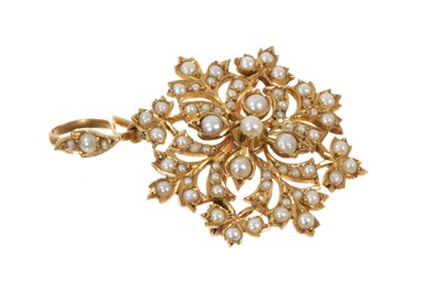 Lot 394 - Edwardian 15ct gold and seed pearl pendant brooch