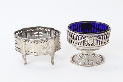 Lot 170 - Early 20th century silver salt of oval form, with pierced and swag decoration and one other