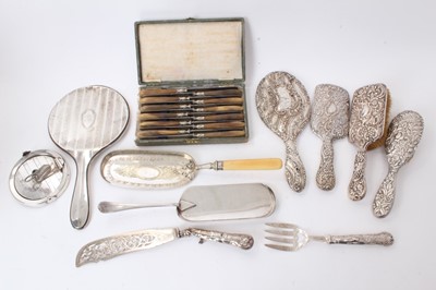 Lot 217 - Mixed group of silver and silver plate to include a set of French knives and other items