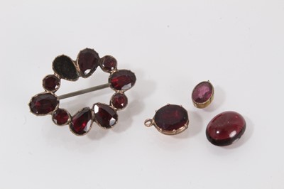 Lot 370 - Georgian garnet brooch and three loose garnets