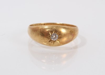 Lot 385 - Early 20th century 18ct gold diamond gypsy ring