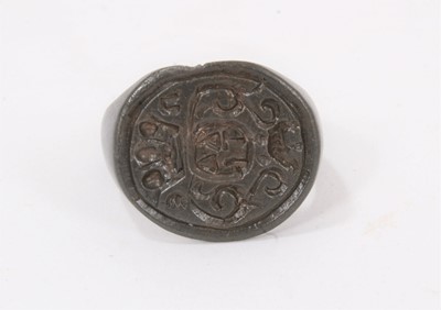 Lot 665 - Medieval signet ring