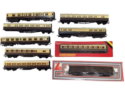 Lot 1804 - Hornby OO gauge carriages and rolling stock