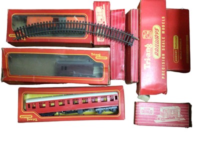 Lot 1822 - Hornby OO gauge High Speed set including Intercity 125 power car, Intercity dummy power car and BR Mk3 coach, boxed R685, plus continental box car, Sheep Wagon, Track Cleaning Car, box wagon, carri...