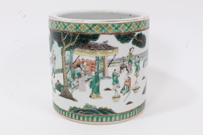 Lot 90 - Chinese famille verte brush pot, Kangxi style but late 19th/early 20th century, decorated with a continuous figural scene, with patterned borders, double-ring mark to base, 13.5cm high