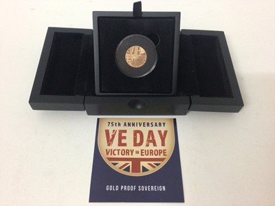 Lot 401 - Isle of Man - Gold proof Sovereign commemorating 75th Anniversary VE Day (Victory in Europe) 2020 (N.B. Cased with Certificate of Authenticity) (1 coin)