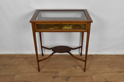 Lot 1070 - Edwardian bijouterie table