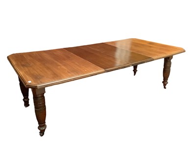 Lot 1206 - Large Edwardian oak extending dining table