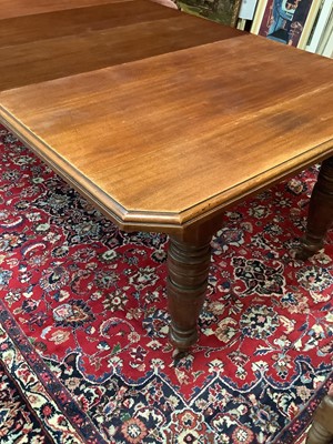 Lot 1205 - Large Edwardian oak extending dining table