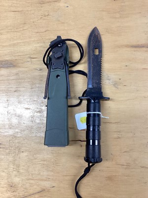 Lot 864 - 1960's Parachute Regiment Survival Knife