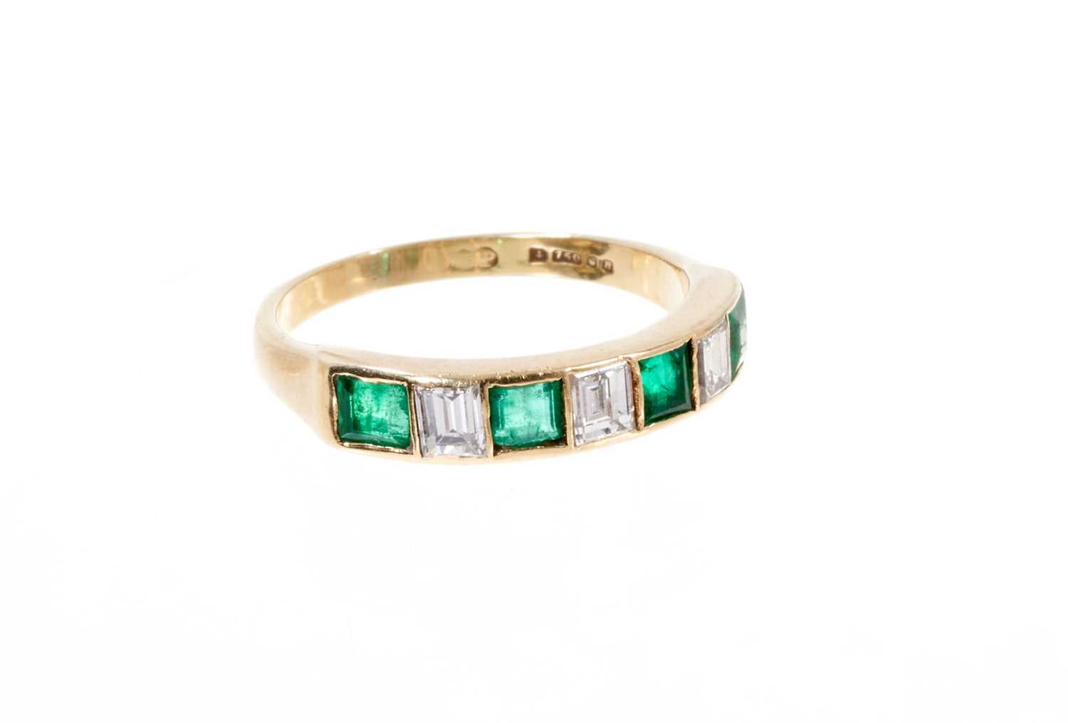 Lot 498 - Gold diamond and emerald seven stone ring