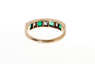 Lot 498 - Gold diamond and emerald seven stone ring