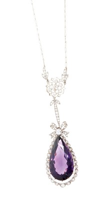 Lot 486 - A fine Edwardian amethyst and diamond pendant necklace