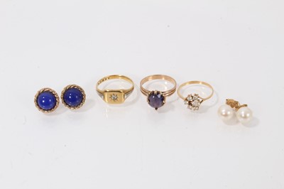 Lot 463 - 18ct gold signet ring, two gold dress rings and two pairs of earrings