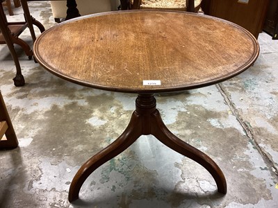 Lot 1239 - Georgian mahogany wine table