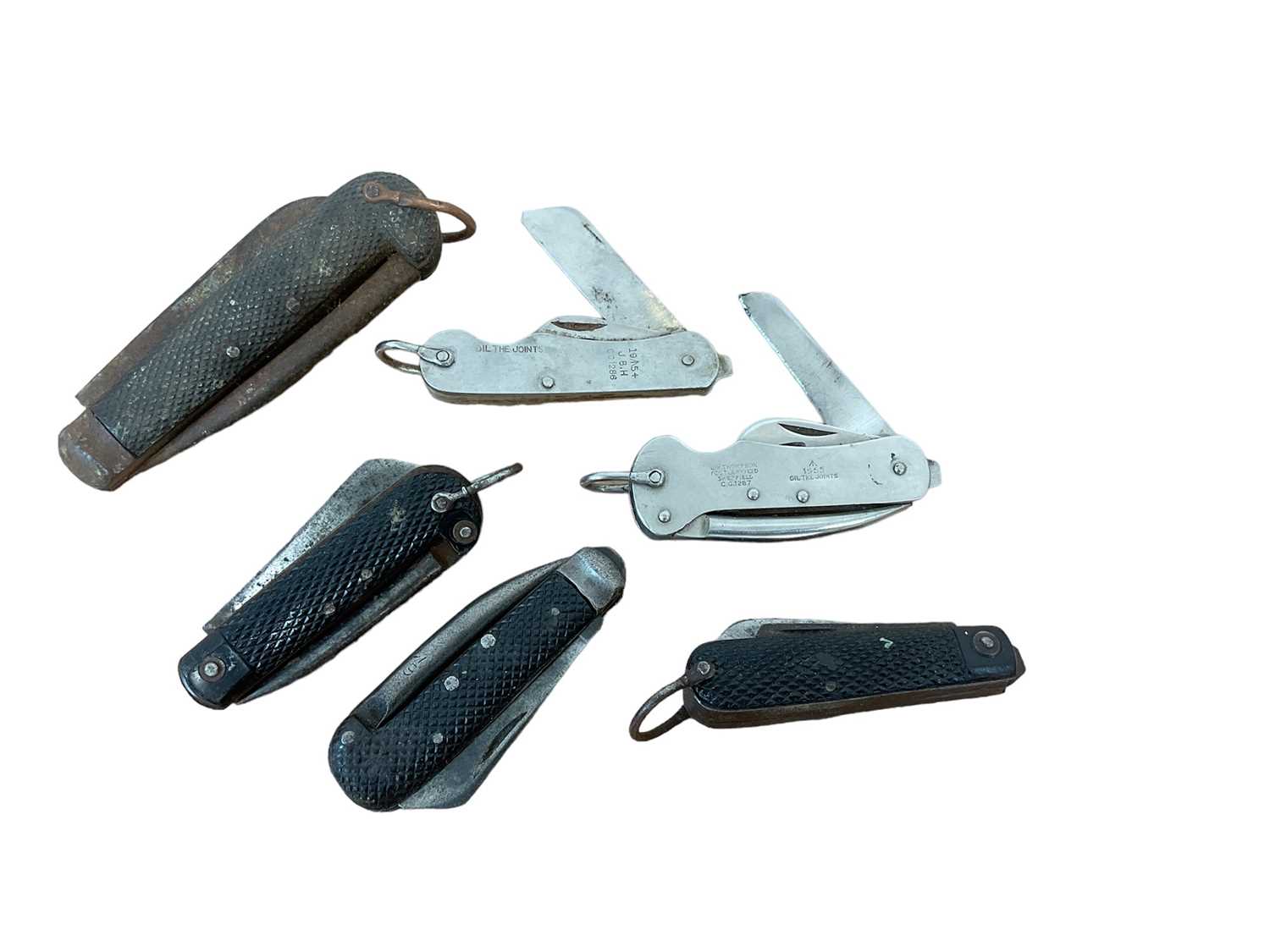 Lot 886 - Two 1950's British Military issue folding knives, together with four similar folding pocket knives (6)