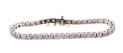 Lot 477 - Diamond tennis bracelet in 14ct white gold setting