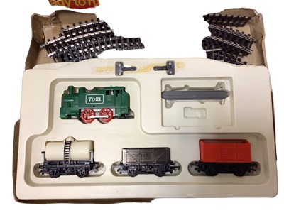 Lot 1990 - Hornby OO gauge clockwork train set including 0-4-0 locomotive 7321 with two keys, open wagon, van and tank wagon, boxed, RS 692 (Level Crossing Missing)