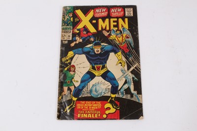 Lot 17 - Marvel Comics the X-Men #39 (1967). Origin of Cyclops and new costumes. Priced 12 cents. (1)