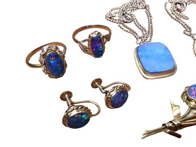 Lot 30 - Group of gold and opal jewellery