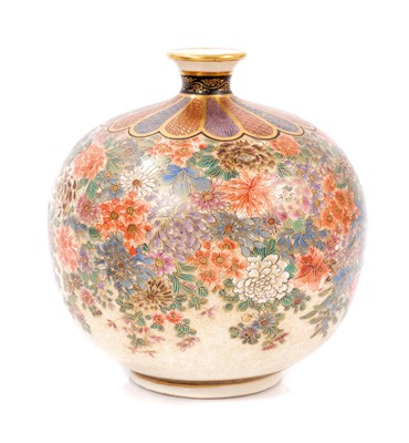 Lot 1 - Fine quality Meiji period Satsuma pottery vase, signed