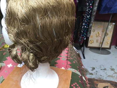 Lot 2145 - 1920s mannequin wig